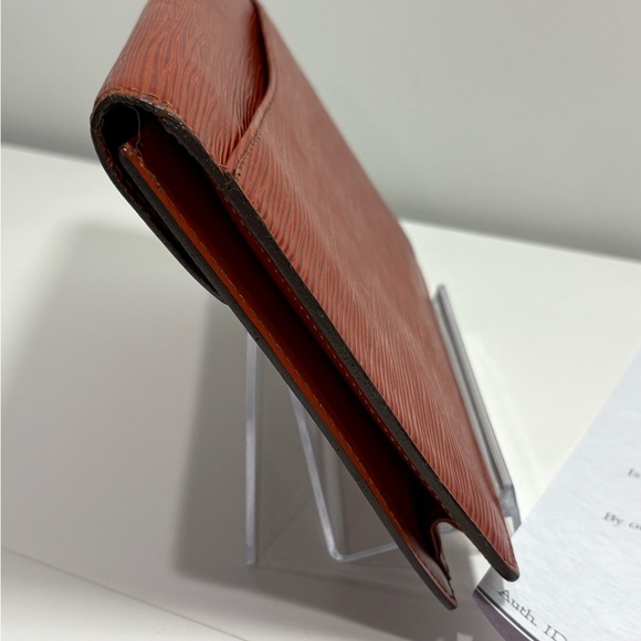 Authentic LOUIS VUITTON cognac epi leather pouch clutch with certificate - Picture 4 of 14